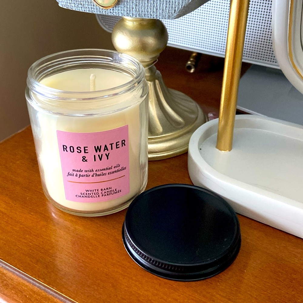 🆕 Rose water & Ivy scented candle